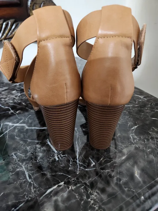 Simple Tan Crisscross Block Heel Sandals Size 8.5 - Image 4