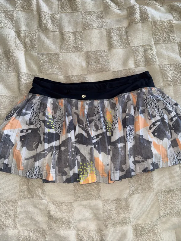 Lululemon Pleat to Street Skirt II "Mini Art‎ Pop White Multi / Black” size 10 - Image 5