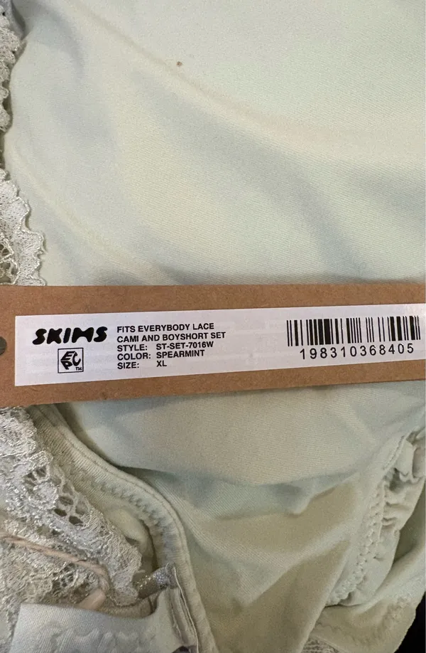 Skims fits everybody lace triangle cami in Spearmint - Image 3