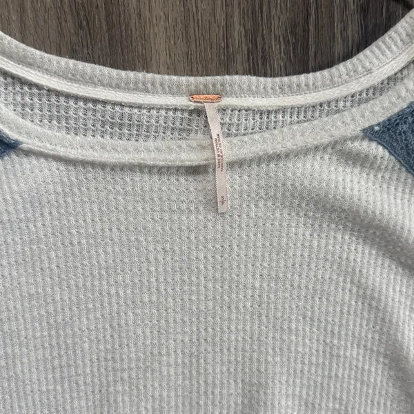 Free People White and Blue Sweater - Image 5