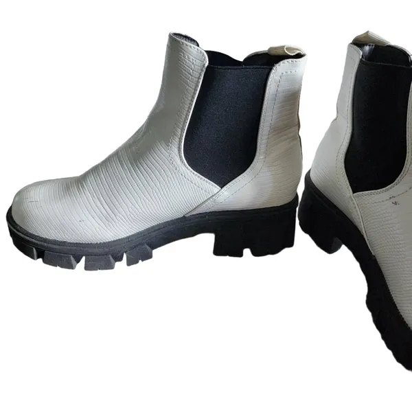 Sugar TC Boots Womens Size 8M White Chelsea Glossy Finish Joyrider Pull‎ Tab - Image 6