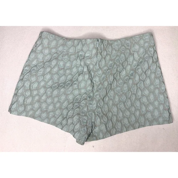Zara Basic Blue Jacquard Animal Print High Rise Shorts Size Large Zipper Detail - Image 6