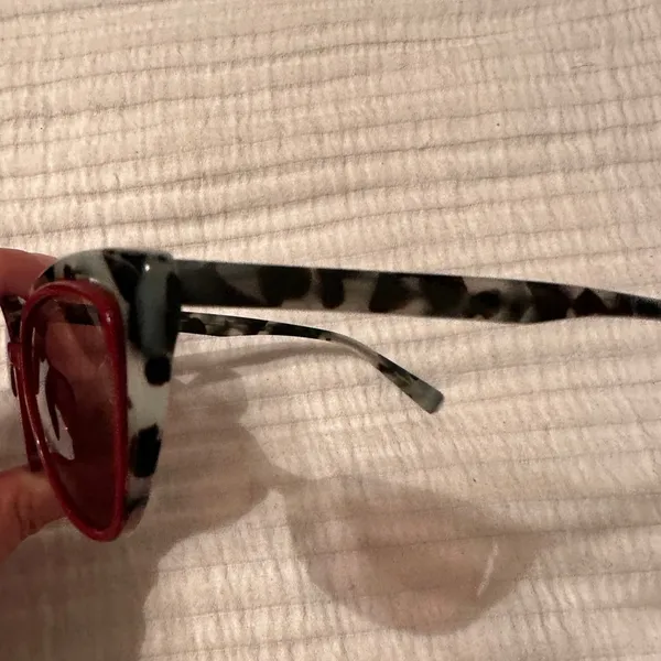 Vera Wang Cranberry Tortoise Cat-Eye Sunglasses - NWT - Image 6