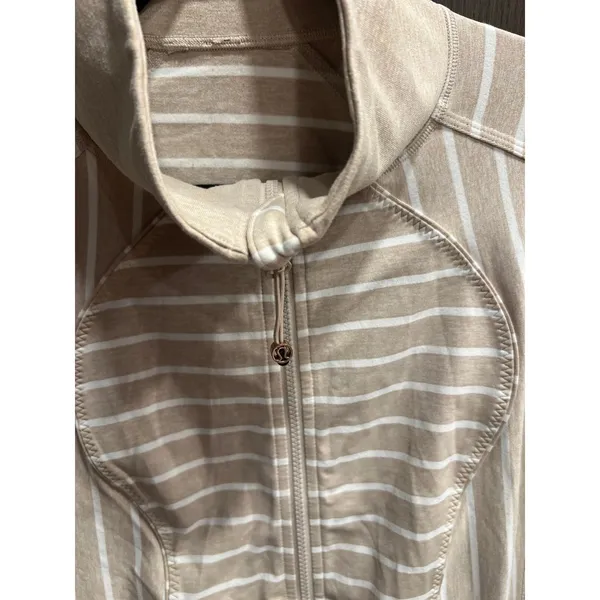 Lululemon Define striped beige and white zip-up jacket women's 10‎ - Image 3