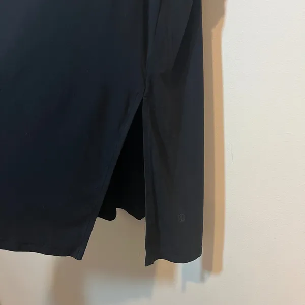 Lululemon‎ Tank Top Sleeveless Black Shirt Modal Silk Side Slit Estimated Medium - Image 3