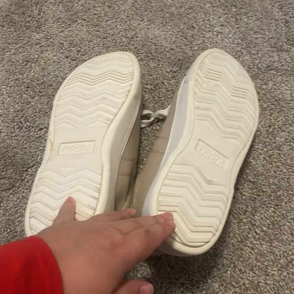 Mad love comfortable walking shoes canvas tan size 9 new - Image 4