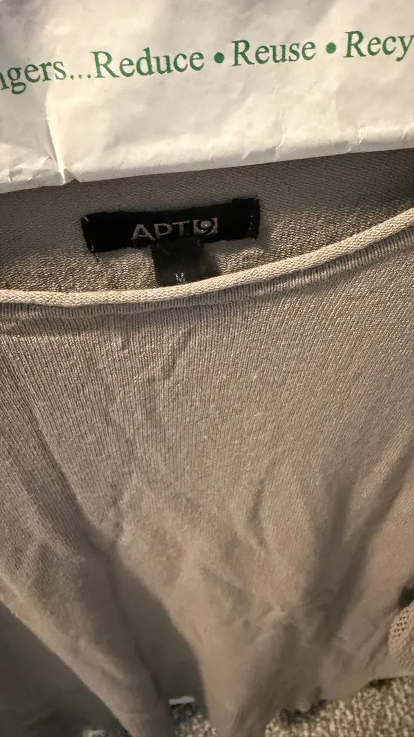 Apt. 9 Taupe Short-Sleeve Knit Top with Textured Sleeves Medium - Image 3