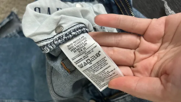 Gap 90s Loose Mid-Rise Jeans - Image 2