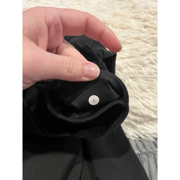 Lululemon pants yoga stretch waist pocket black Size 6 21” Inseam EUC - Image 5