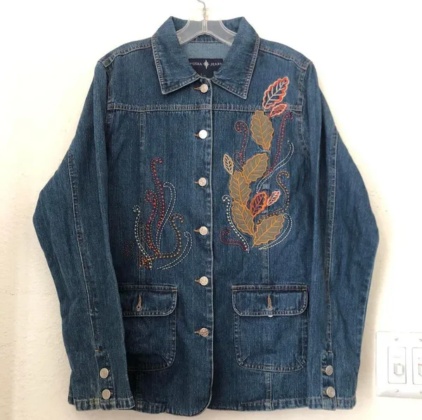 Unique 2000s Y2K Navy blue Embroidered jean denim fitted jacket floral leaf design #boho #hippie #indie #western Excellent condition, measurements in pics 100% cotton - Image 4