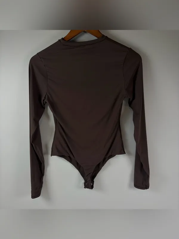 Skims Long Sleeve Crew Neck Cocoa Bodysuit Stretch Snap Closure Women's Size L - Image 2
