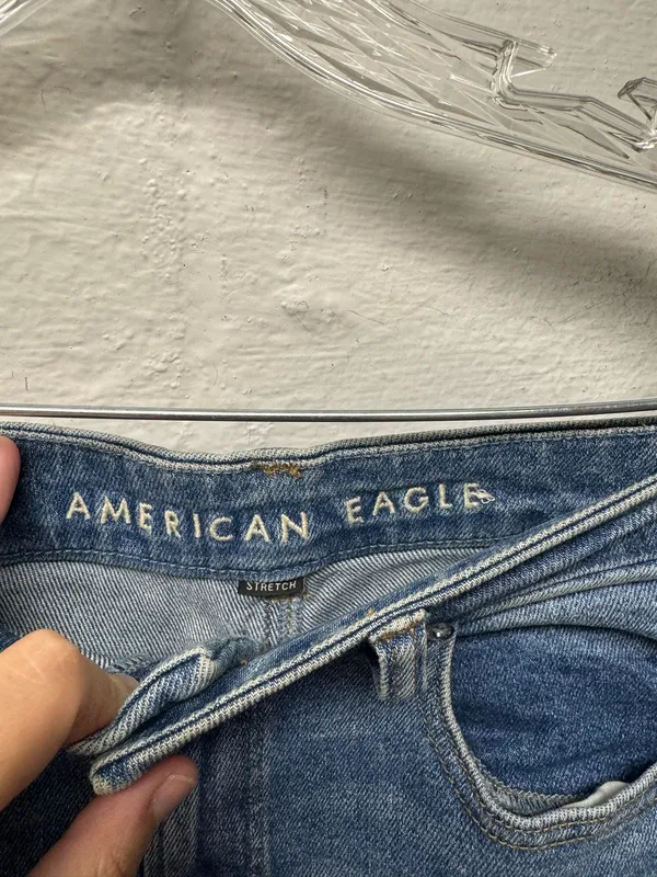 American Eagle Curvy Mom Jeans - Image 3