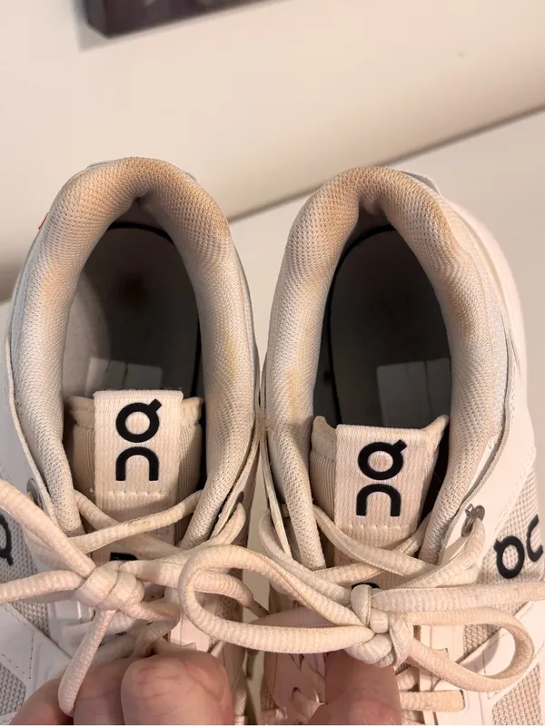 On Cloud women’s 7.5 The Roger Clubhouse Pro White Tennis Shoes Sneakers - Image 7
