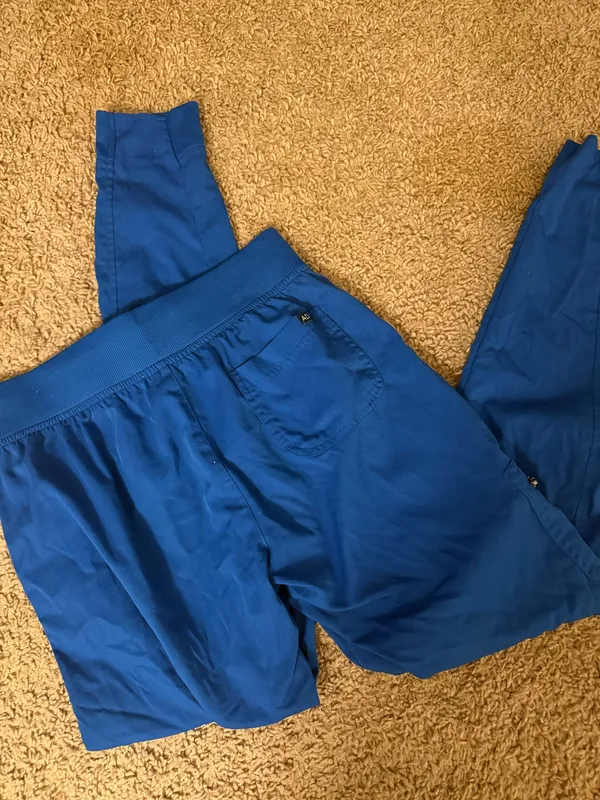 Amazon Adar jogger scrubs - Image 3