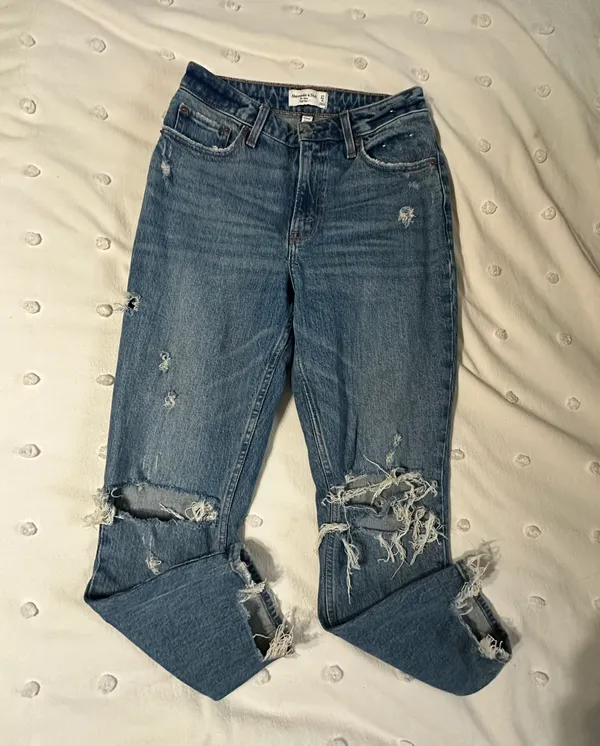 Abercrombie Curve Love Mom High Rise Jeans - Image 2