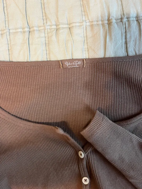 Brandy Melville Long Sleeve Top - Image 3