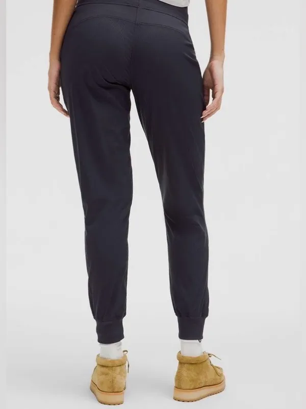Lululemon NWT Dance Studio Mid Rise Black Night Jogger Size 6 - Image 2