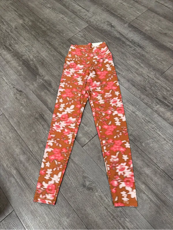 Aerie offline real me High-Waist Floral Print Leggings in Peach & White - Image 5