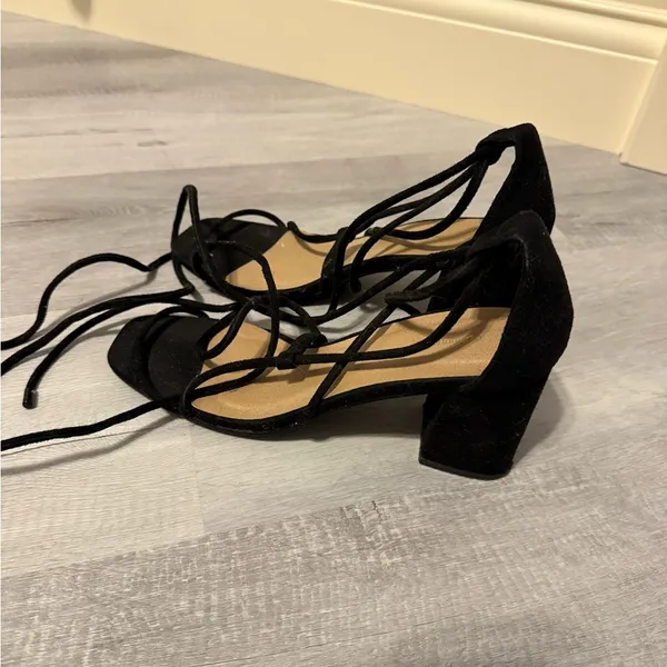 Black heels from pretty little thing - Image 3