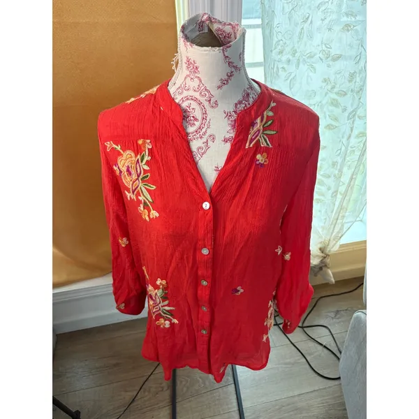 Fig and Flower Floral‎ Embroidered Roll Tab Blouse Top Medium Boho Relaxed Red - Image 4