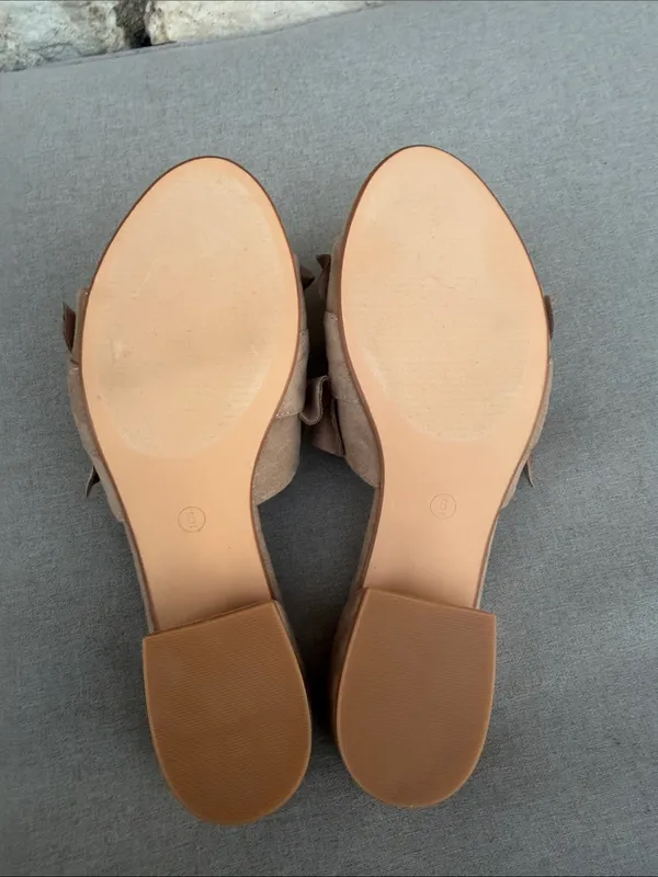 Journee Collection Taupe Ruffle sandals size 6 NEW - Image 6
