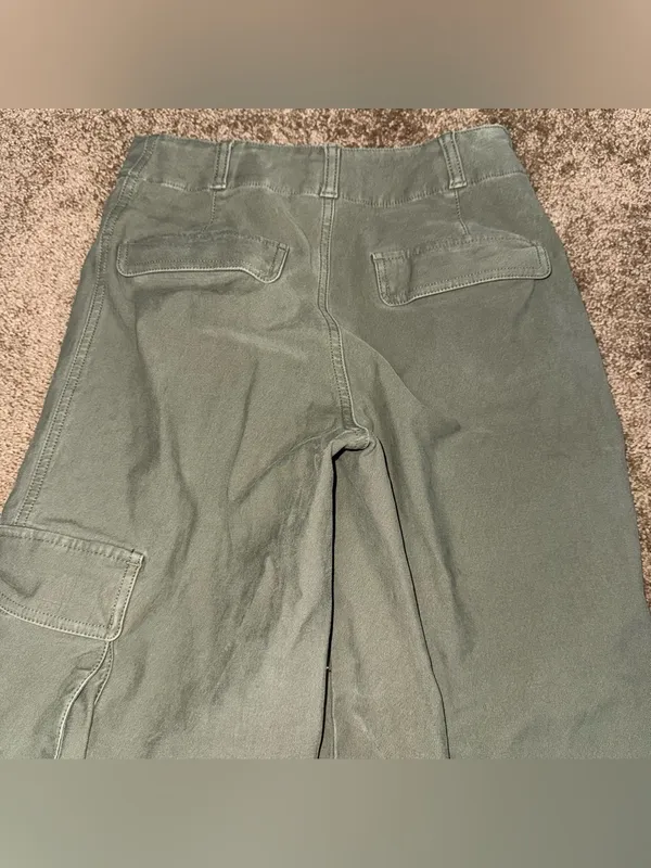 Aritzia TNA Wide Leg Cargo Pants Army Green Baggy Streetwear Contemporary Size 2 - Image 4