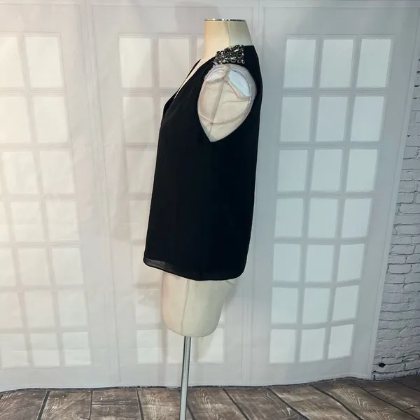 Alice & Olivia black embellished shoulder sleeveless blouse size XS - Image 8