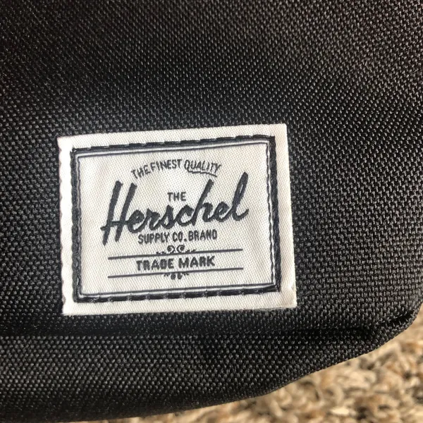 Herschel Supply Co. Fifteen Hip Pack Waist Bag Company Logo - Image 4
