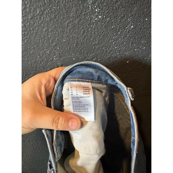 Women's American Eagle Light Wash Distressed Mom Jeans Size 4 - Image 7