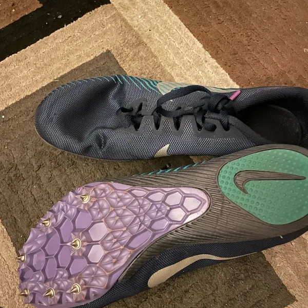 Nike racing shoes size 8 - Image 3