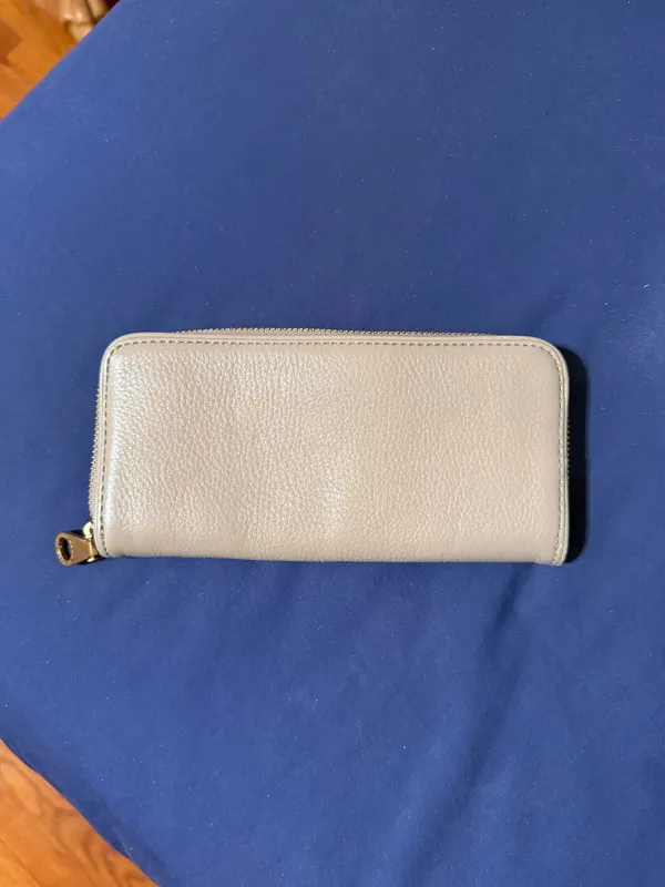 Marc by Marc Jacobs beige wallet  - Image 2