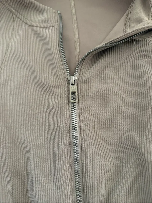 Lululemon Ribbed Softstreme Cropped Jacket size 2 - Image 3