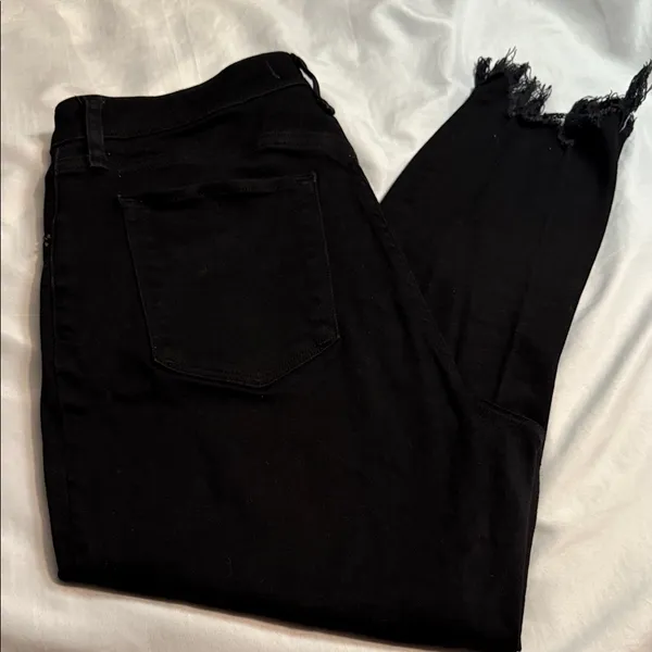 Abercrombie & Fitch Black Cropped Jeans - Image 4