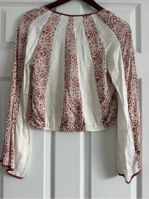 Anthropologie Silky Spliced Boho Blouse XS Brown White Bell Sleeve Crop Top - Image 6