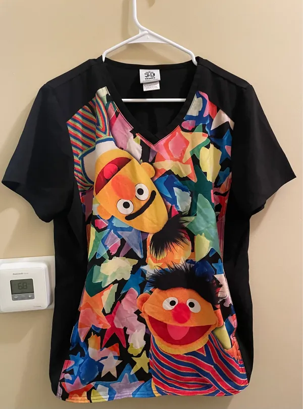 Sesame Street Bert and Ernie Scrub Top Women’s Nurse V Neck Pockets Medium - Image 5