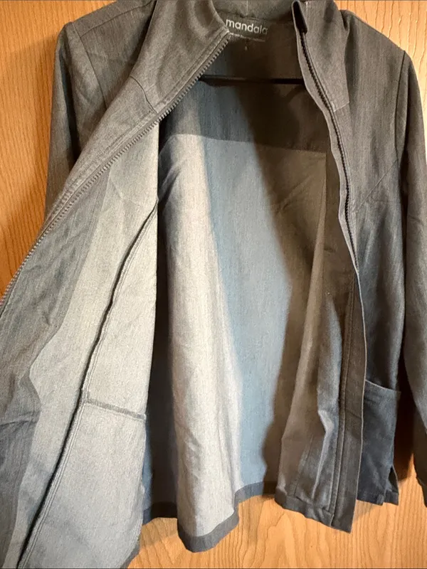 mandala Women’s‎ Gray Modern Two Pocket Scrub Jacket Small - Image 7