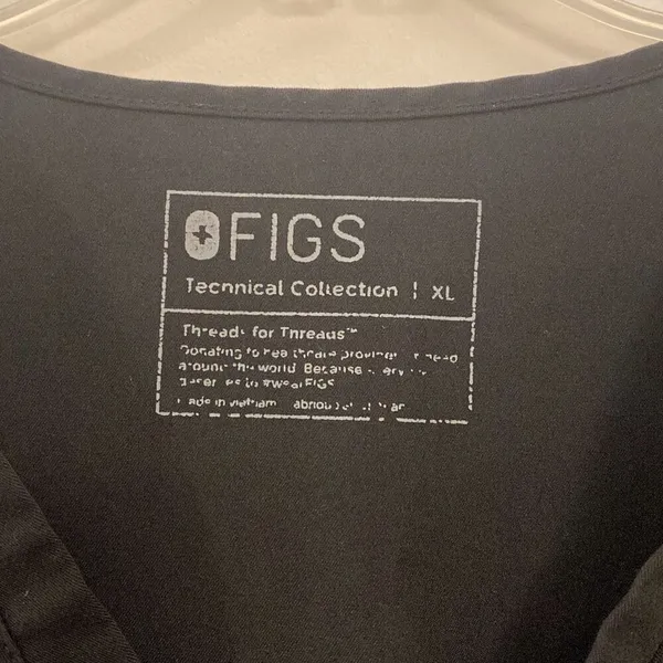 Figs scrub top size XL￼ - Image 3