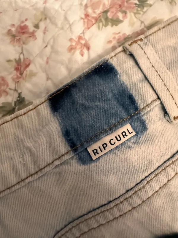 NWT denim shorts distressed rip curl - Image 4