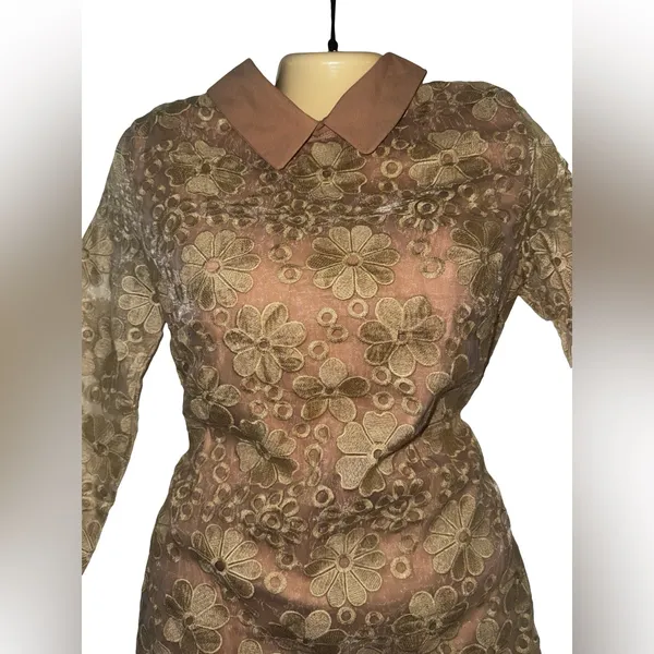 Brown Floral Lace Mini Dress with Contrast Collar - Image 2