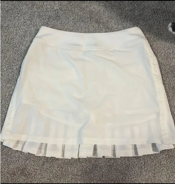 Vineyard Vines 15 Inch Sport Flounce Skort in White - Image 3