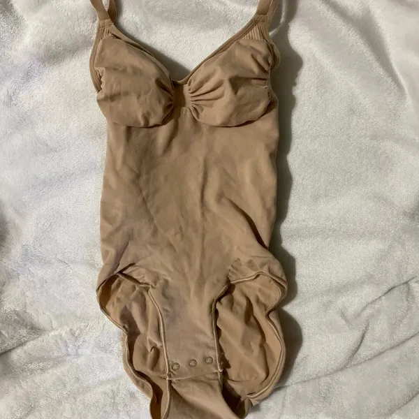 SKIMS Butt Lifting Sculpting Bodysuit S - Image 3