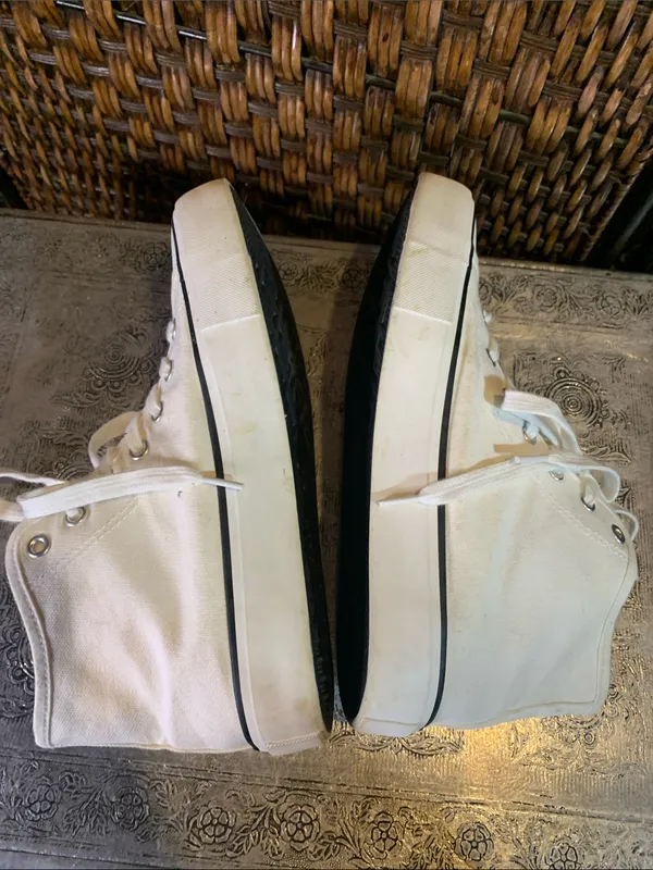 Cat Peeking Converse-Style Sneakers Size 8 - Image 5