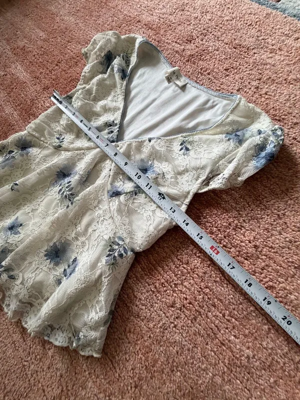 La Peche Ivory Blue Floral Lace Peplum Top Size M - Image 7