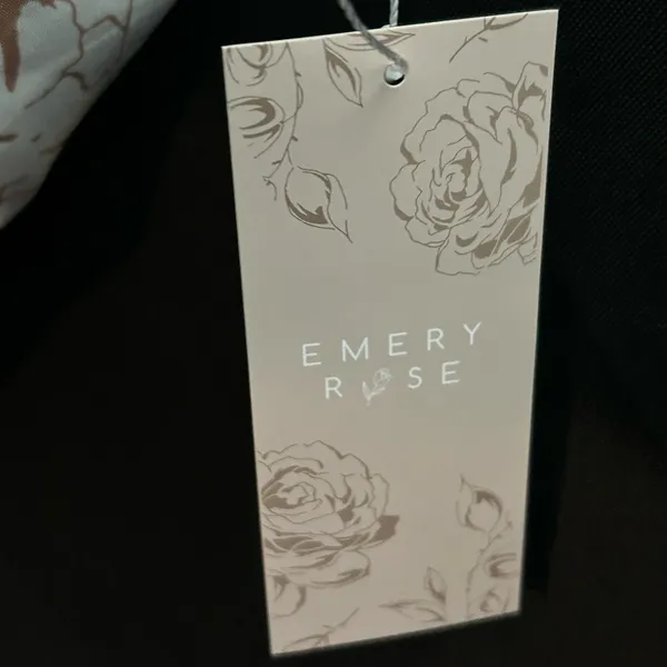 Emery Rose SZ LG Cream and Brown Women’s Lightweight Vneck Floral Print Blouse - Image 5
