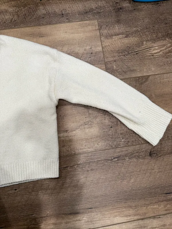 Abercrombie Sweater Women’s V-Neck white - Image 4