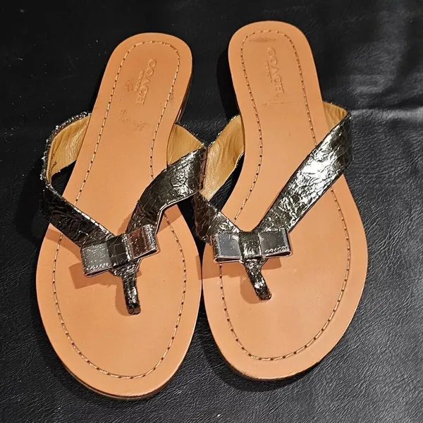 Coach Womens Silver Bow Flip‎ Flop Sandals 6.5 - Image 2