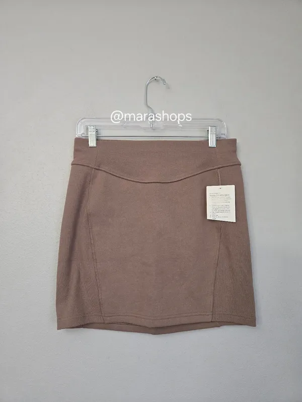 Lululemon Scuba HR Mini Skirt - Image 4
