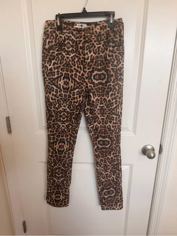 NWT Superdown Leopard Print Pants Size Small - Image 2