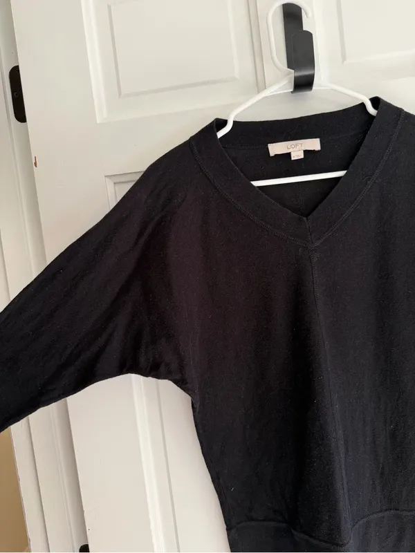 LOFT‎ Black V-Neck Dolman Sleeve Sweater Women’s Medium Wool Blend - Image 2