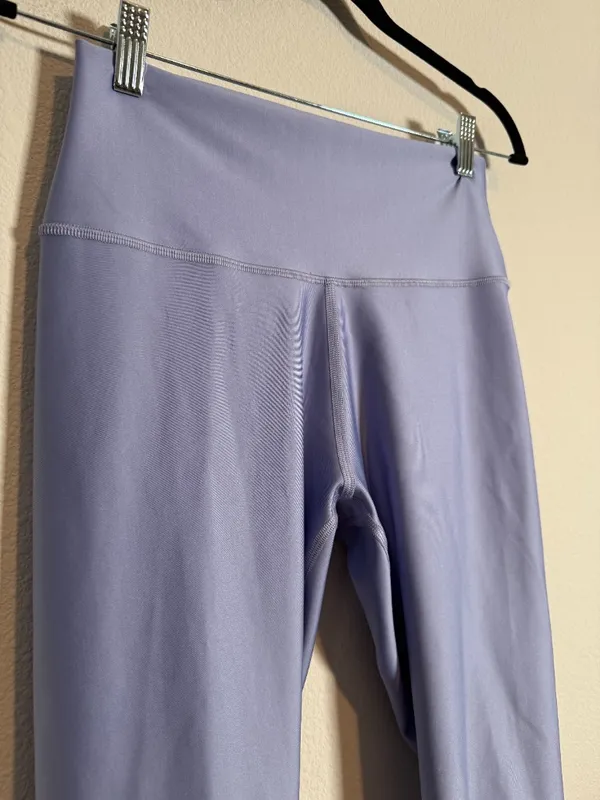 Alo Yoga Light Purple Leggings Large - Image 4